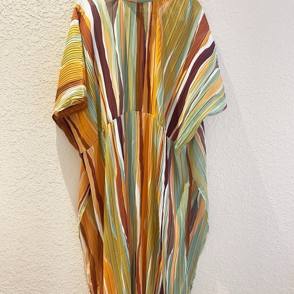 DR2 pleated swim cover up - Picture 4 of 8